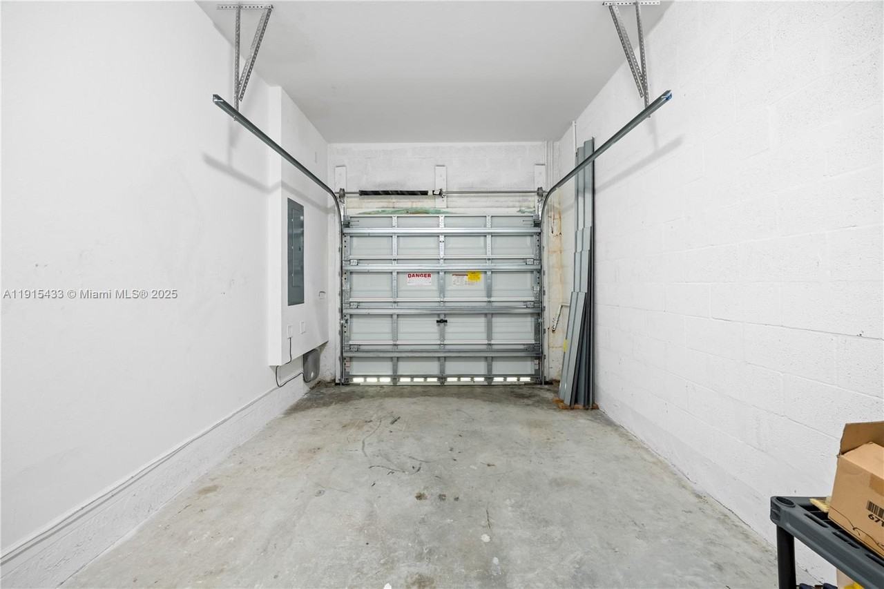 21416 Nw 13th Pl - Photo 3 of 24