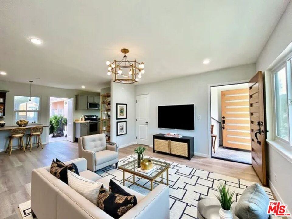 11700 Dorothy Street #11700-2 - Photo 4 of 31