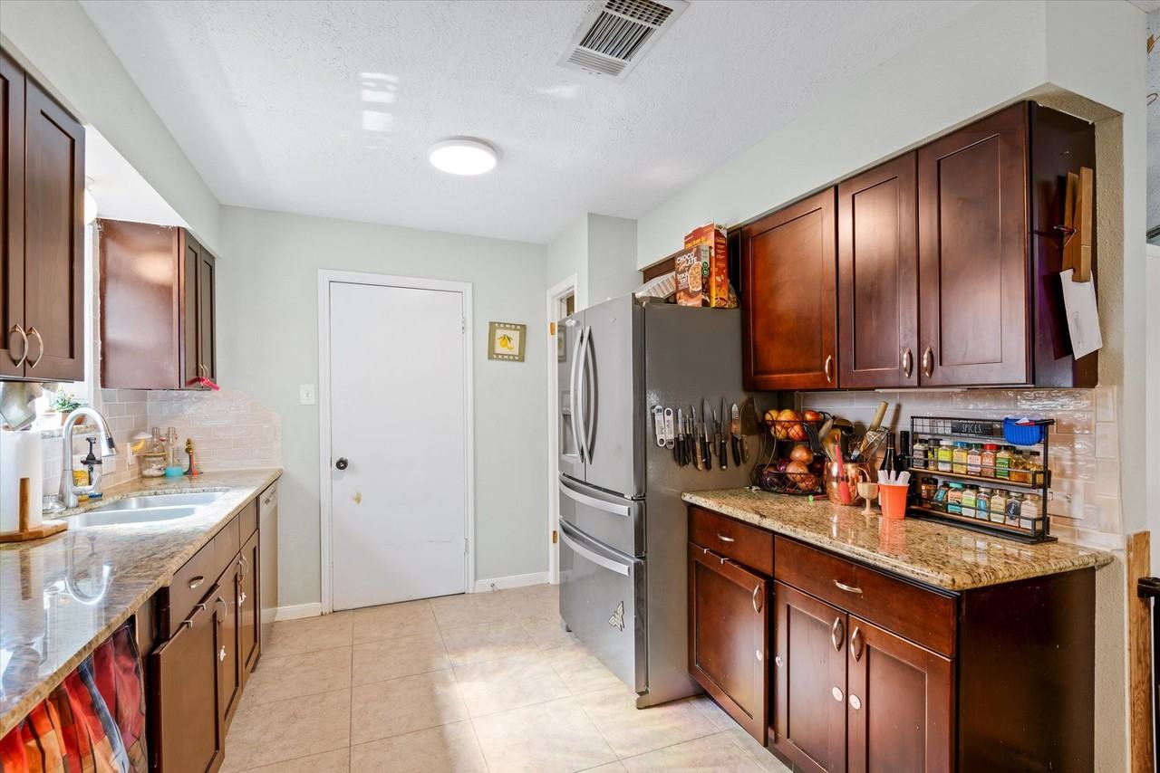 4905 Woodway Avenue #4905 - Photo 7 of 16