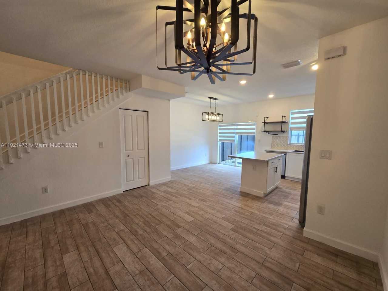 2705 Se 15th St #2705 - Photo 2 of 27