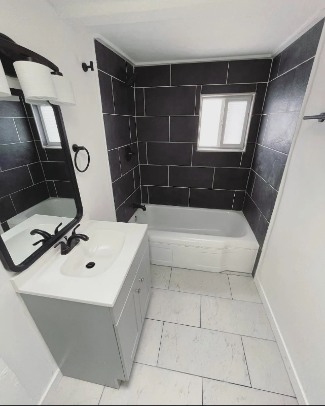 2045 West 12th Street - Photo 4 of 7