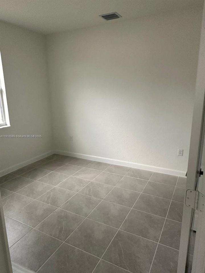 N Homestead Blvd #2371-1 - Photo 2 of 4