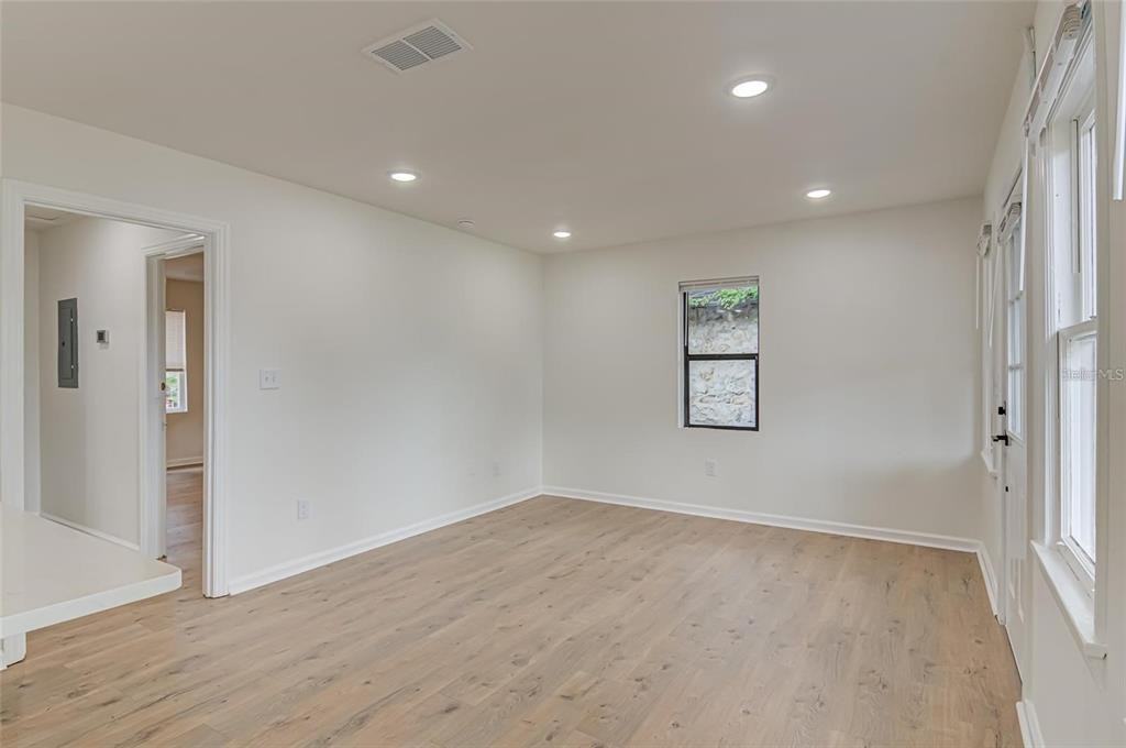 919 Sw 6th Ave #919B - Photo 2 of 18