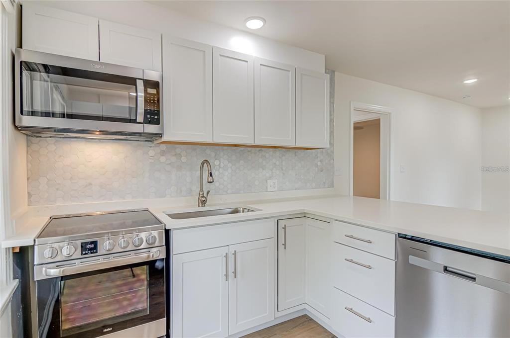 919 Sw 6th Ave #919B - Photo 3 of 18