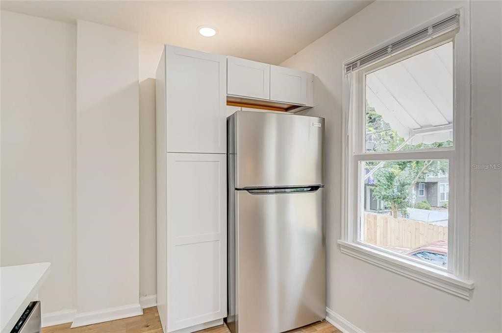 919 Sw 6th Ave #919B - Photo 4 of 18