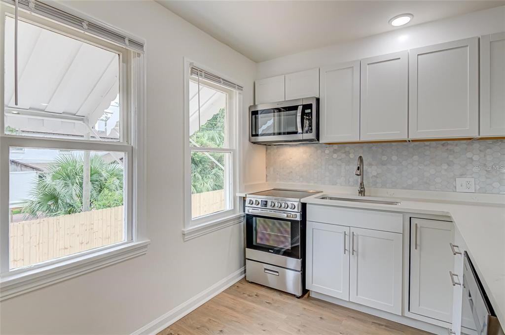 919 Sw 6th Ave #919B - Photo 5 of 18