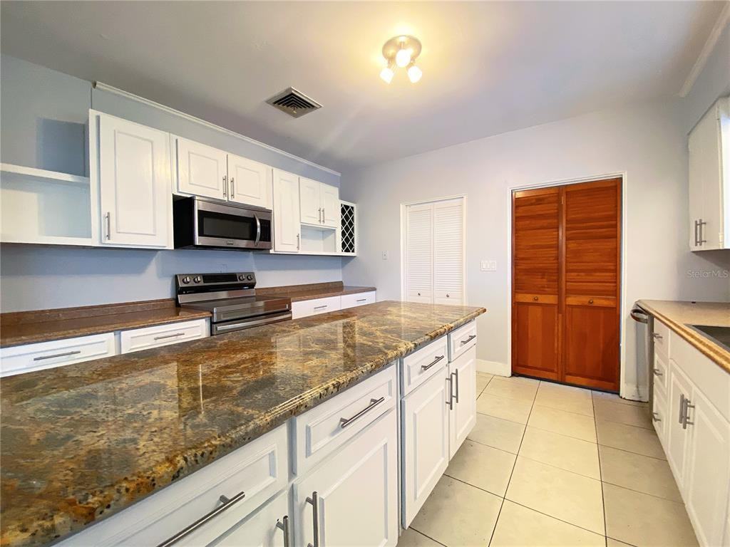 902 S Scenic Hwy #902 - Photo 2 of 17