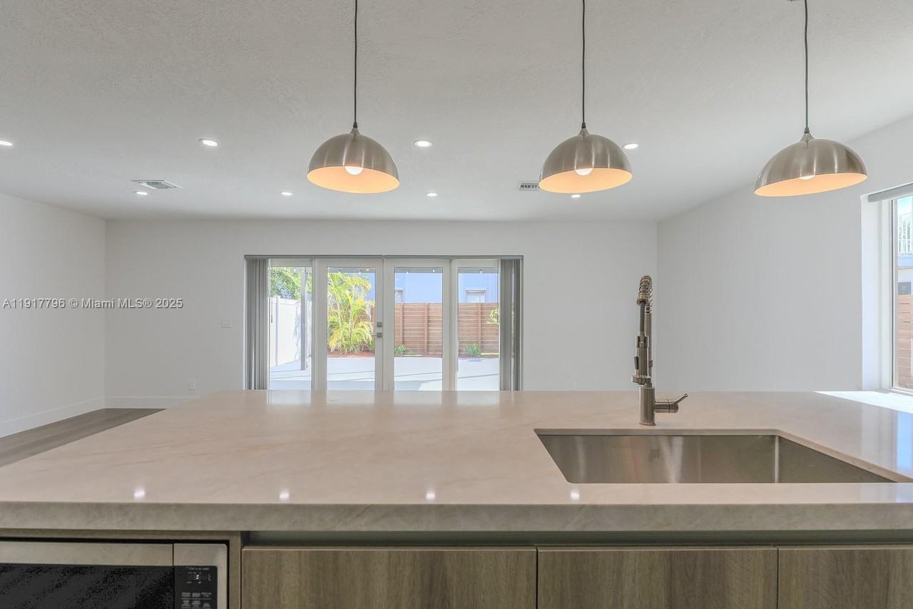 2795 North 40th Avenue