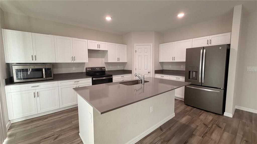 1572 Ellesmere Avenue #1572 - Photo 2 of 20