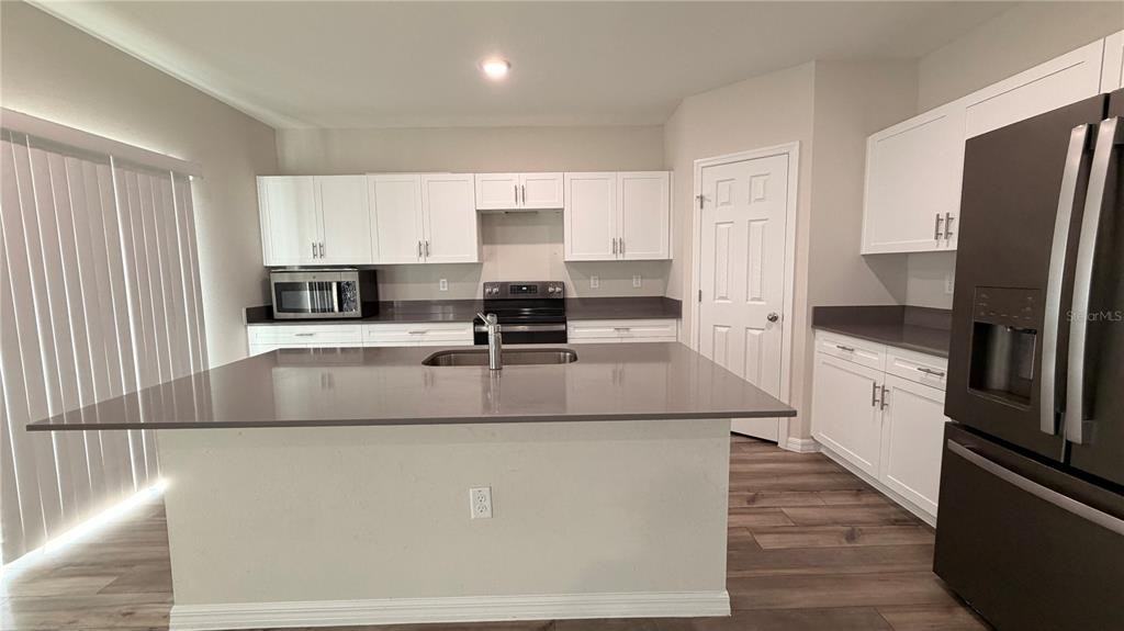 1572 Ellesmere Avenue #1572 - Photo 3 of 20