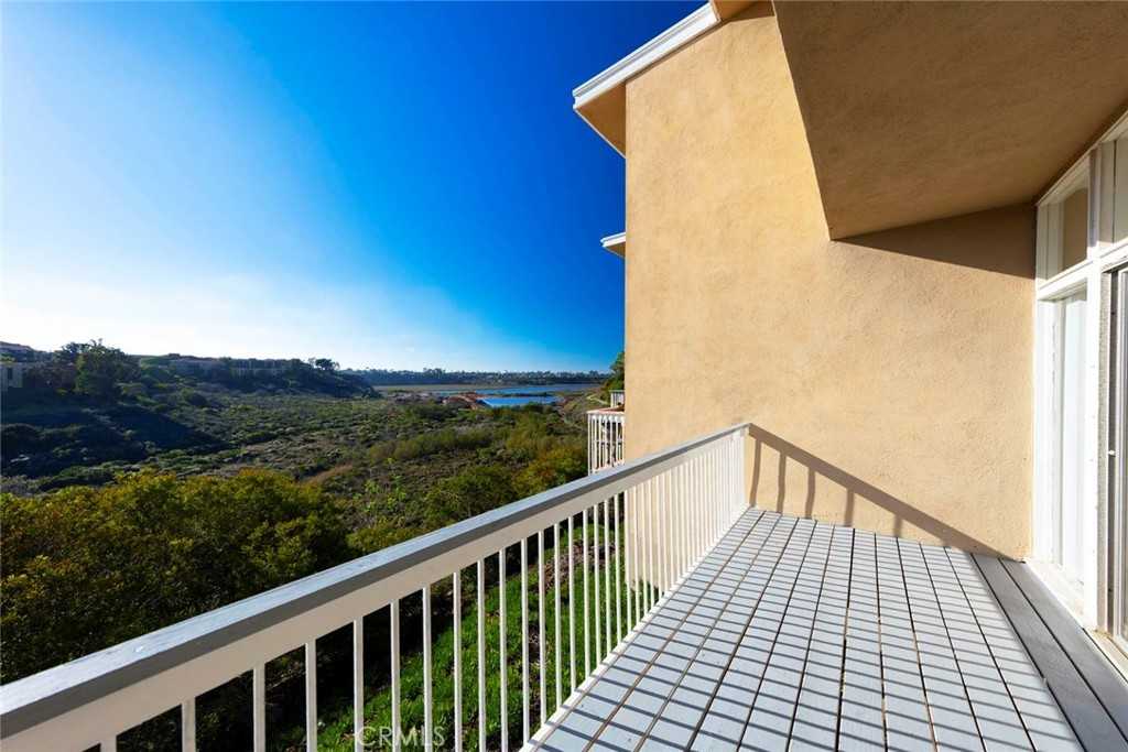 757 Domingo Drive #757D - Photo 2 of 24