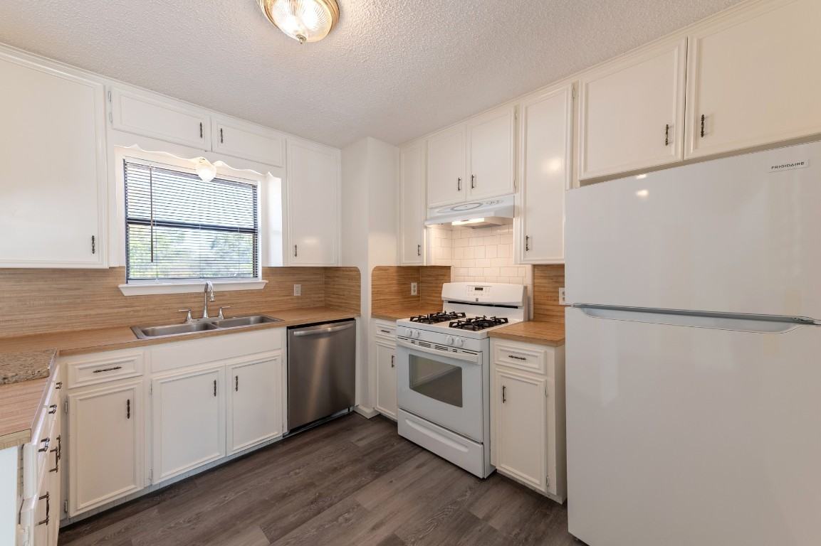 606 E 2nd St #606 - Photo 4 of 19