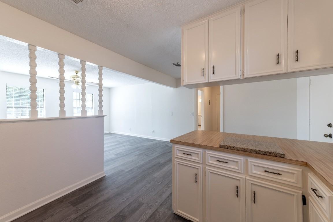 606 E 2nd St #606 - Photo 5 of 19