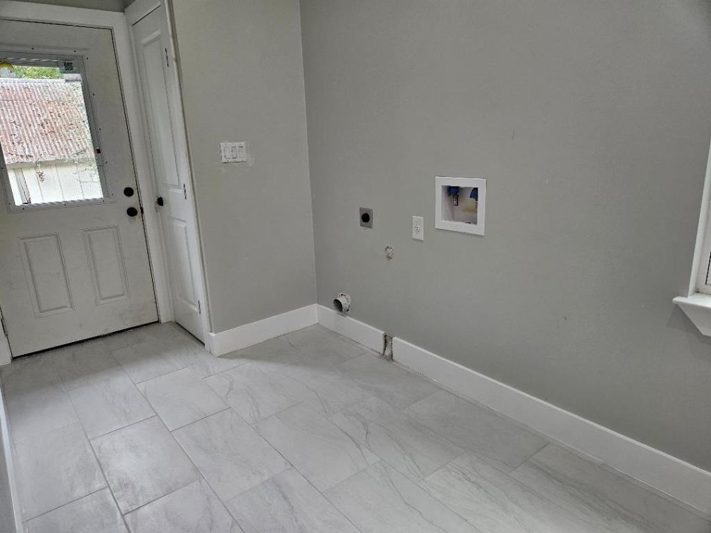 700 N Avenue C #700 - Photo 3 of 35