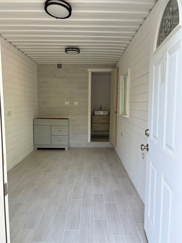 919 Brooks Ave #919 - Photo 5 of 10