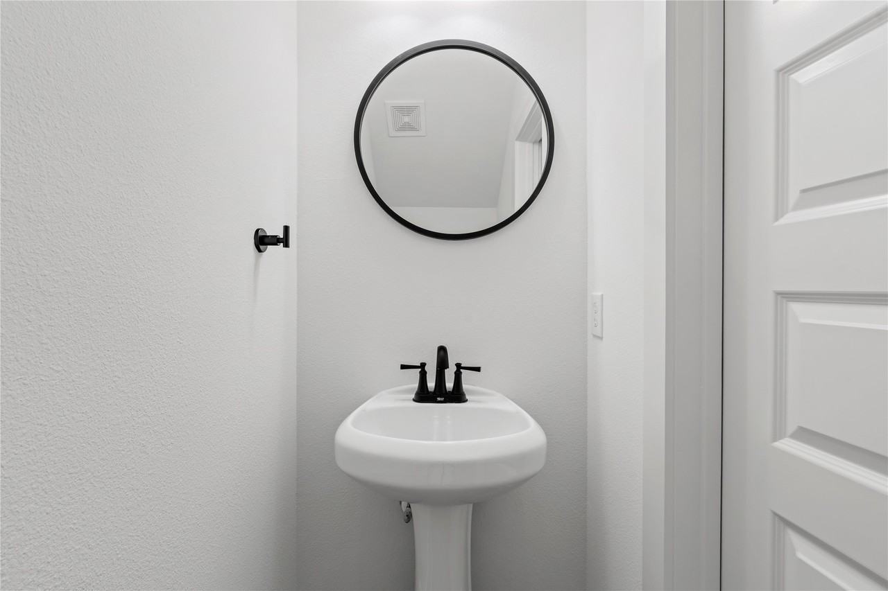 2213 Lee Street #2213