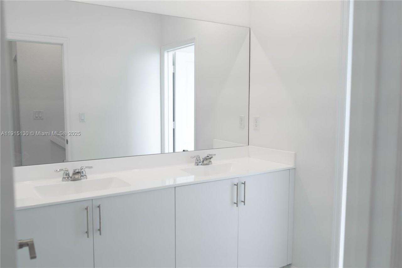 16144 Southwest 148th Avenue - Photo 2 of 40