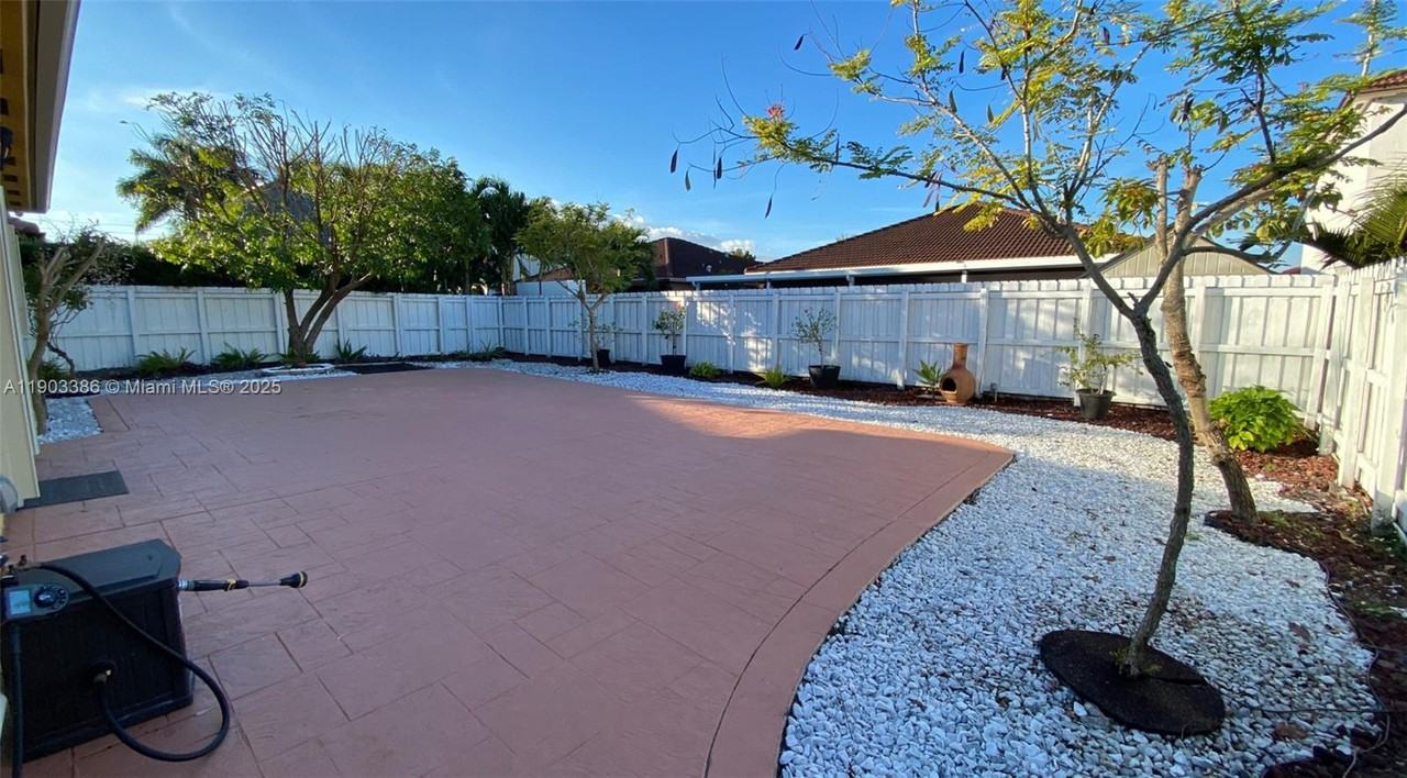 15585 Sw 178th Ln #15585A - Photo 4 of 11