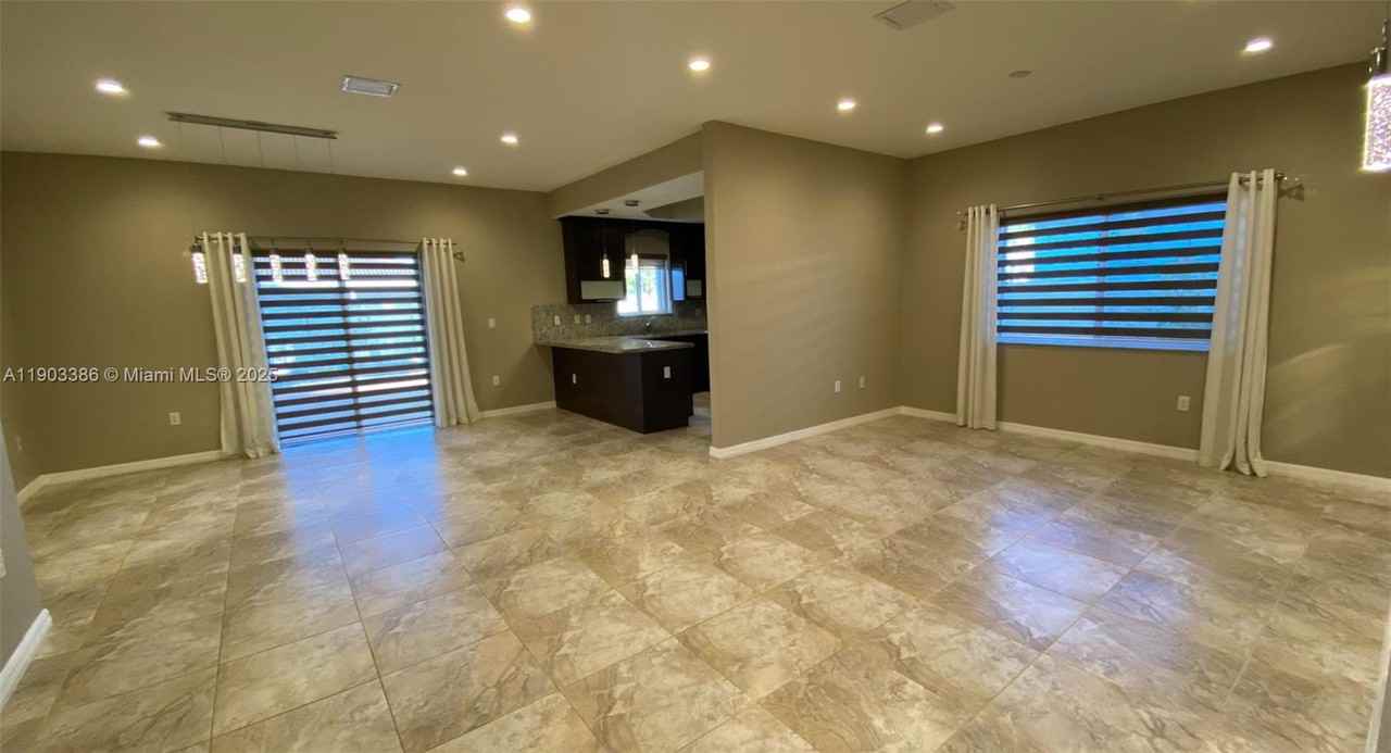 15585 Sw 178th Ln #15585A - Photo 6 of 11