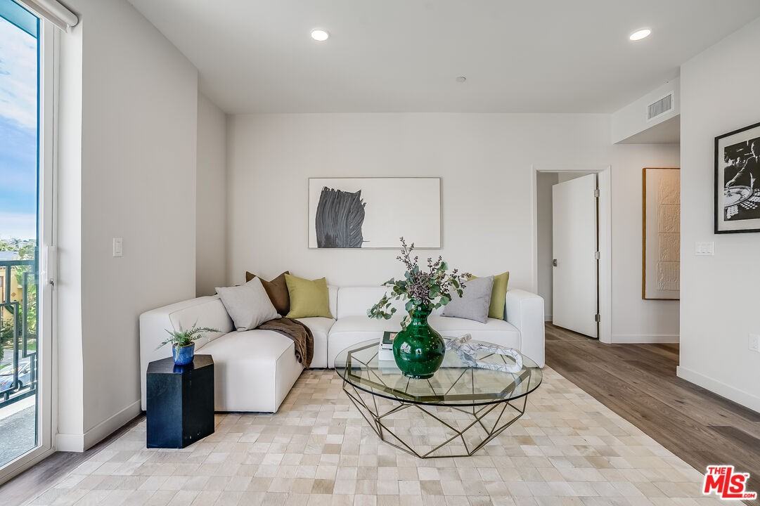 1101 S Bedford St #1101-301 - Photo 4 of 22