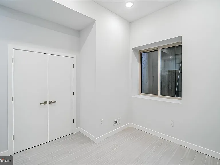 2417 N 7th St #A - Photo 4 of 9