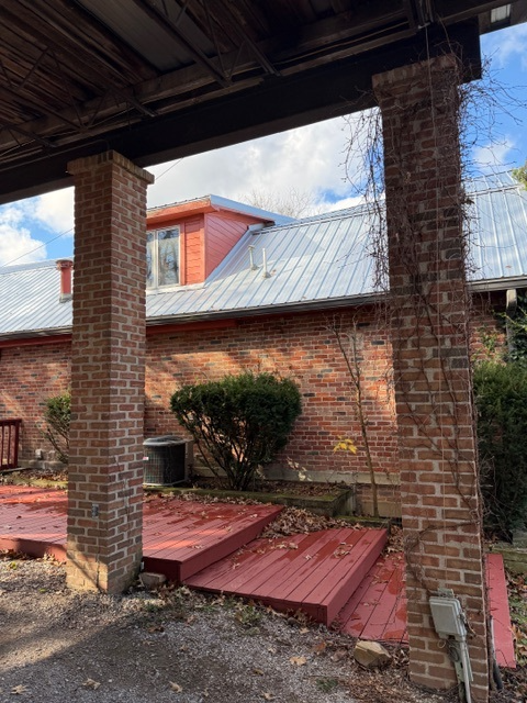 1906 S Pennsylvania Ave - Photo 2 of 18