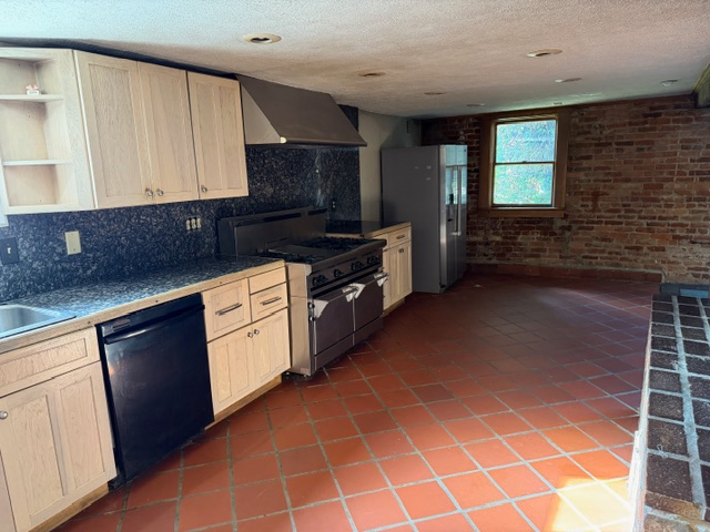 1906 S Pennsylvania Ave - Photo 4 of 18