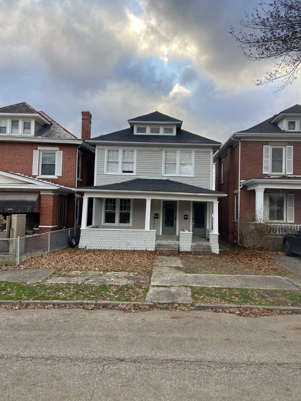 1129 9th St - Photo 3 of 11