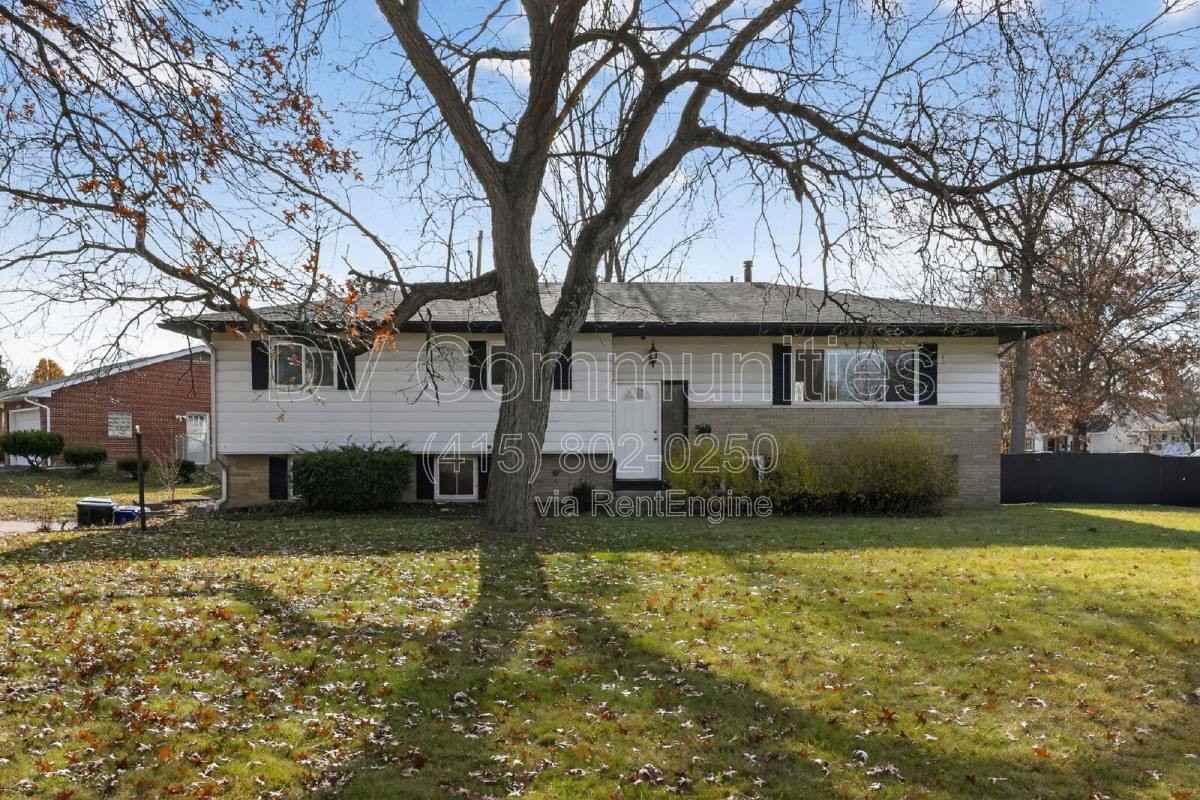 4835 Almont Dr - Photo 3 of 10