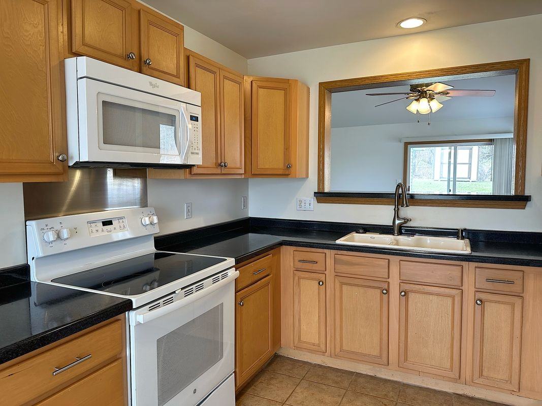 482 Fox Lane - Photo 3 of 18