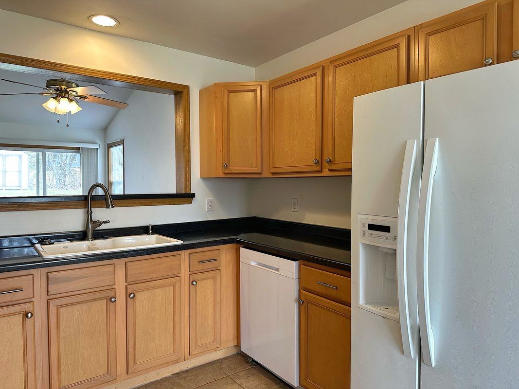 482 Fox Lane - Photo 4 of 18