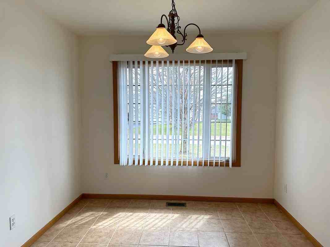 482 Fox Lane - Photo 7 of 18