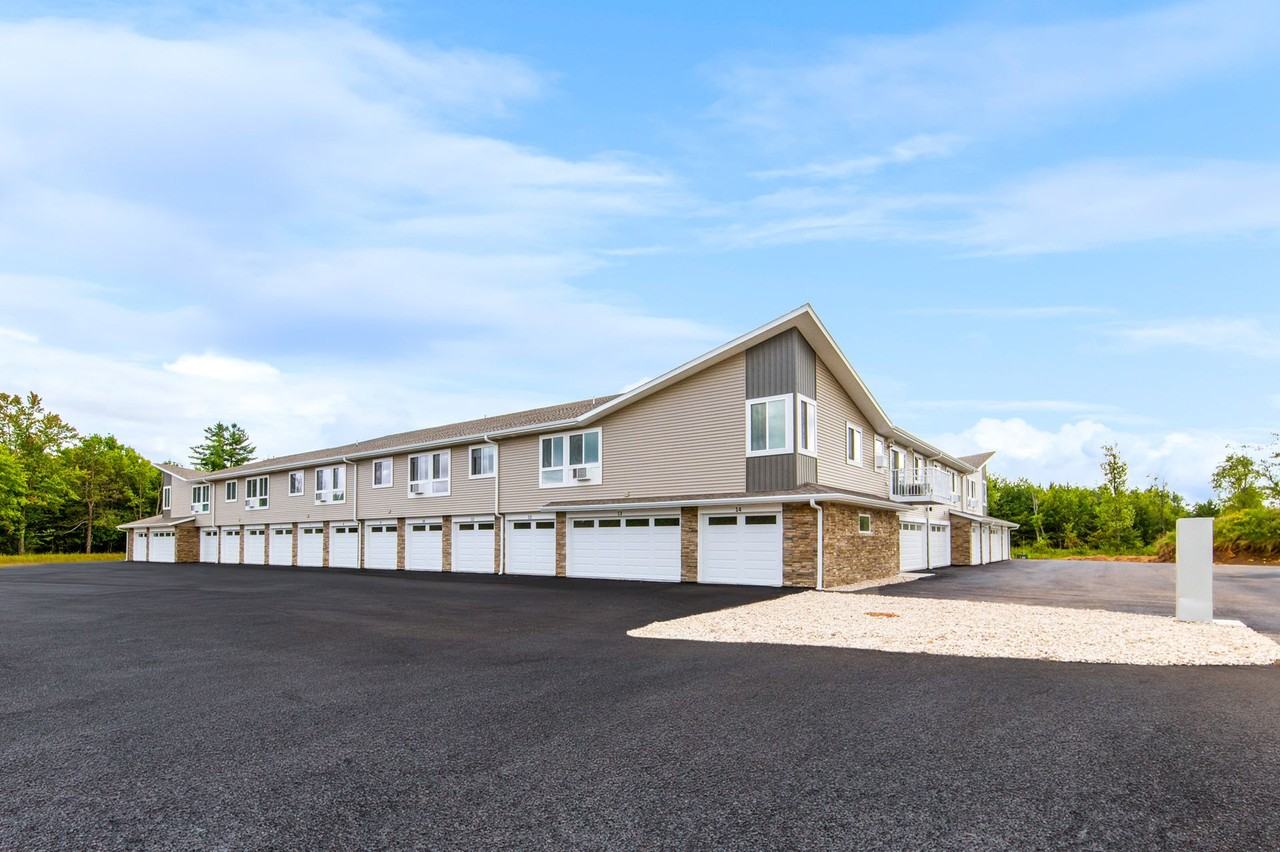 The Oaks in Crivitz - Photo 3 of 35