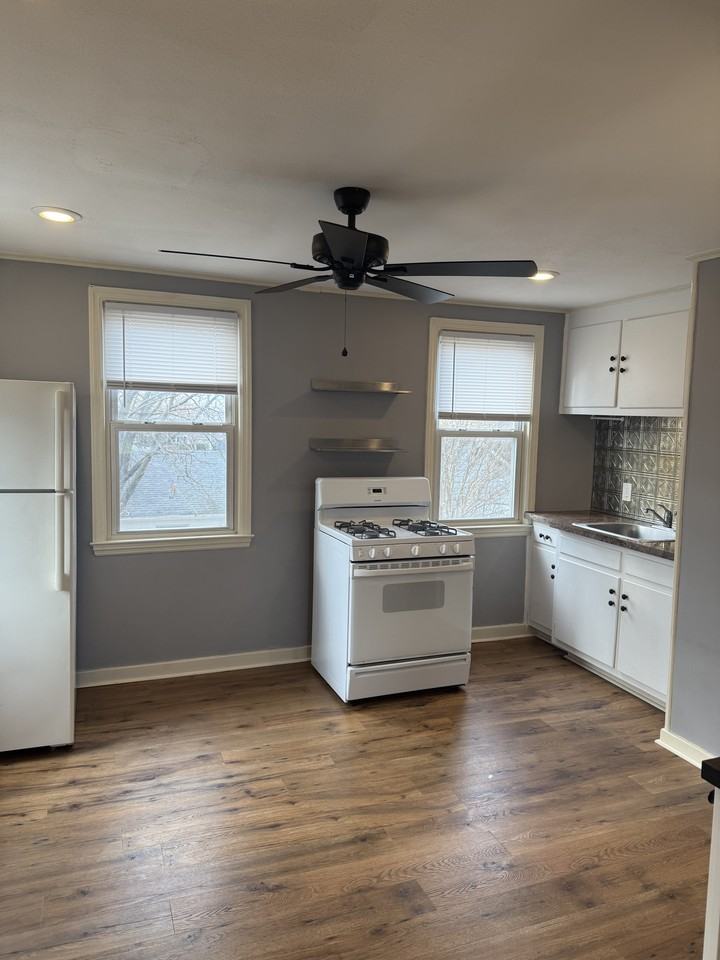 307 North 6th Avenue #B - Photo 3 of 11