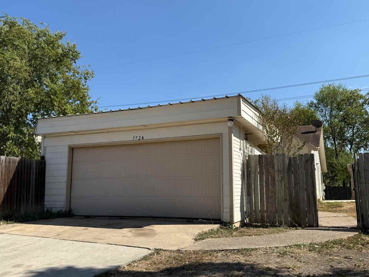 7724 Winsford - Photo 2 of 12