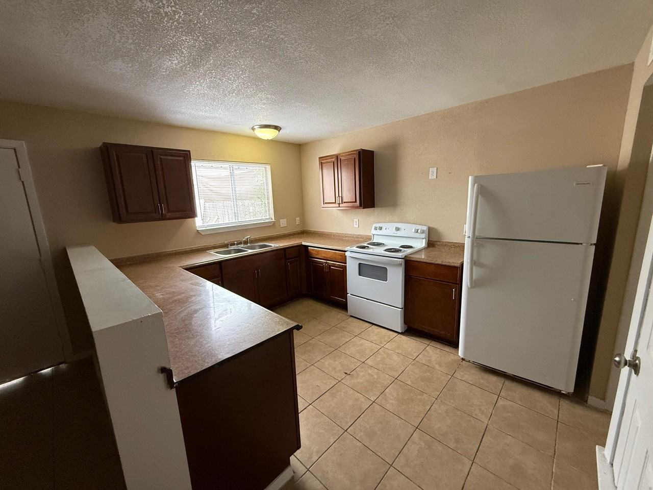 8000 Winsford - Photo 3 of 14