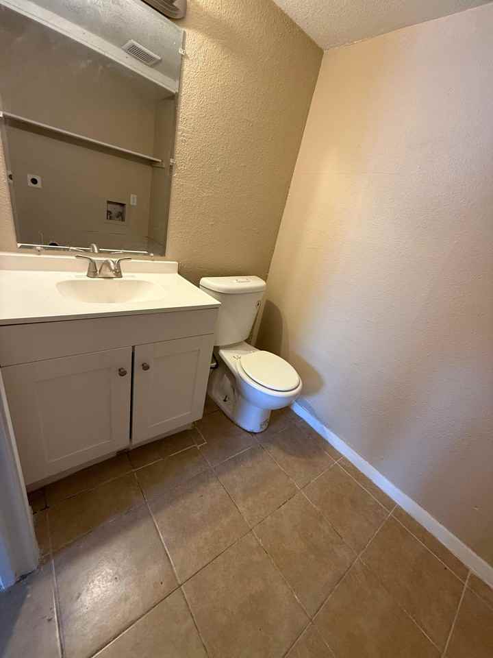 8000 Winsford - Photo 4 of 14