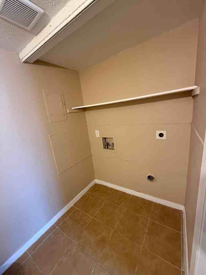 8000 Winsford - Photo 5 of 14