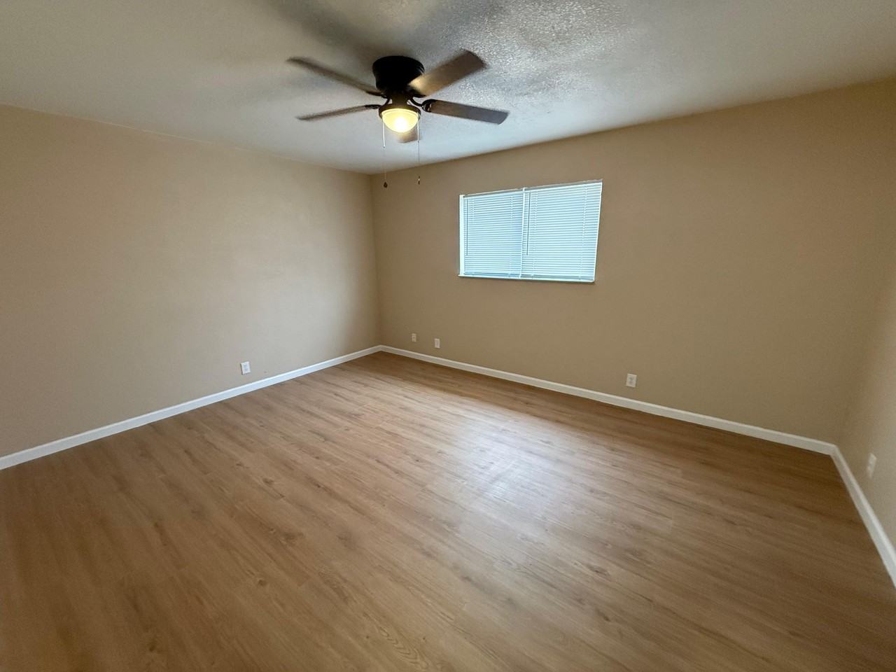 8000 Winsford - Photo 7 of 14