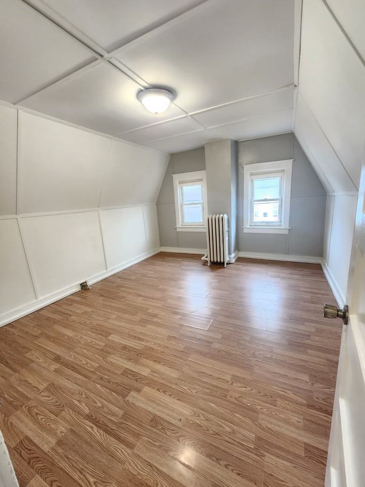 905 Market St #2 - Photo 6 of 11