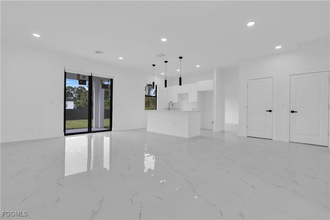 3202 32nd St W - Photo 5 of 19