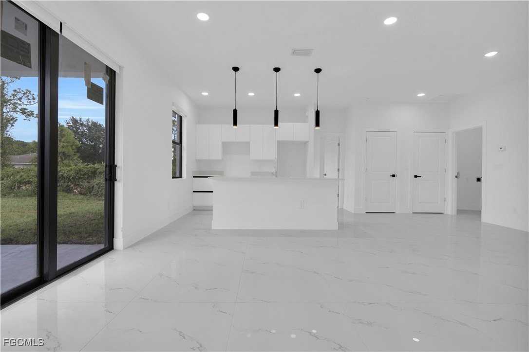 3211 32nd St W - Photo 6 of 18