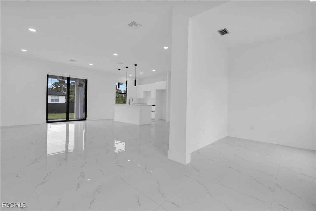 2711 51st St W - Photo 4 of 19