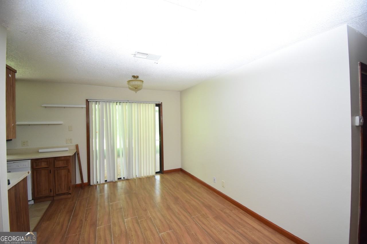 102 Yorktown Road - Photo 4 of 13