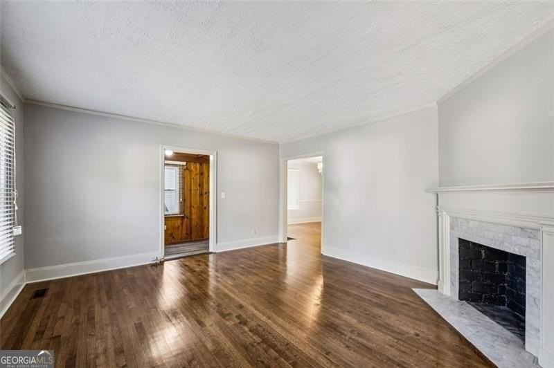 2050 Mercer Ave - Photo 5 of 29