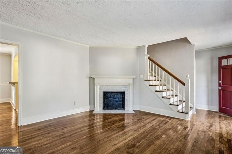 2050 Mercer Ave - Photo 6 of 29