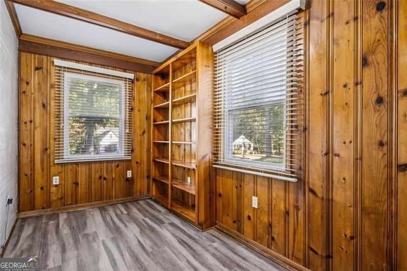 2050 Mercer Ave - Photo 7 of 29