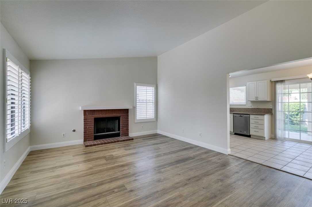 2424 Millcroft Dr - Photo 5 of 40