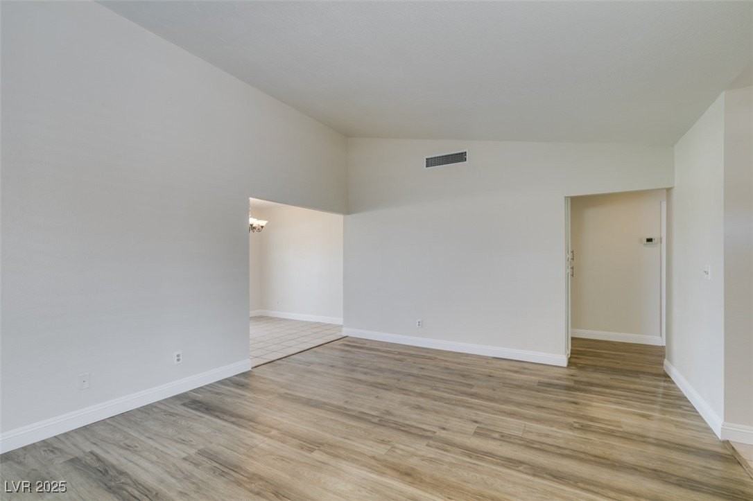 2424 Millcroft Dr - Photo 7 of 40