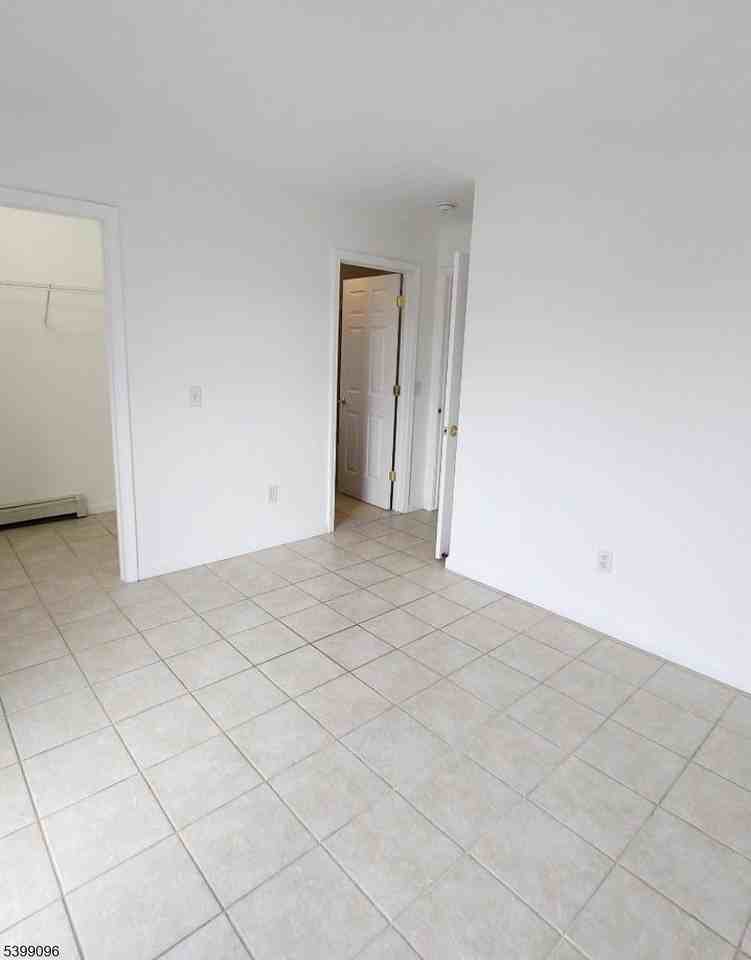 83 Wayne Ave - Photo 5 of 13